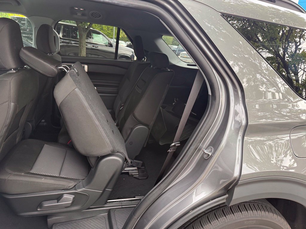Used 2024 Ford Explorer XLT AWD/4WD image 12