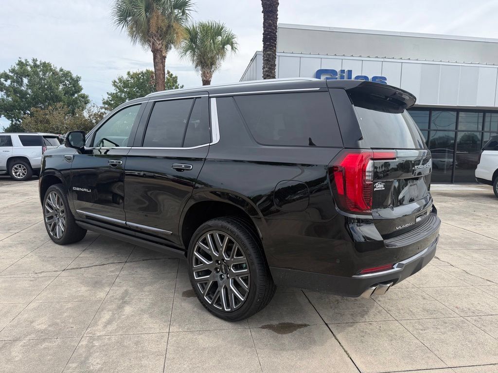 Used 2025 GMC Yukon Denali Ultimate w/ LPO, Floor Liner Package AWD/4WD image 3