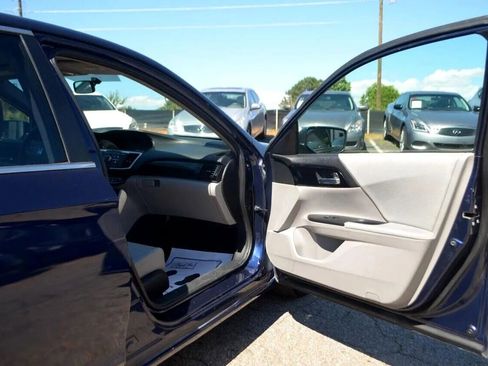 Used 2017 Honda Accord LX image 18