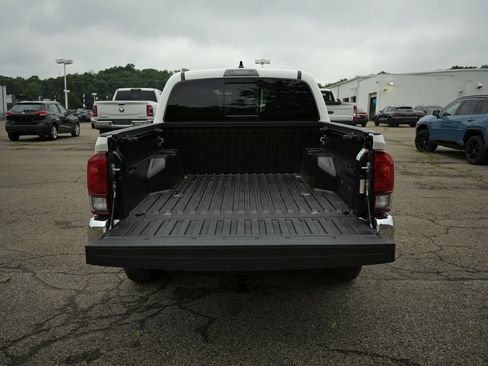 Used 2023 Toyota Tacoma SR5 AWD/4WD image 39