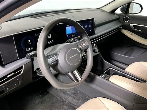 Used 2025 Hyundai Sonata SEL FWD image 10