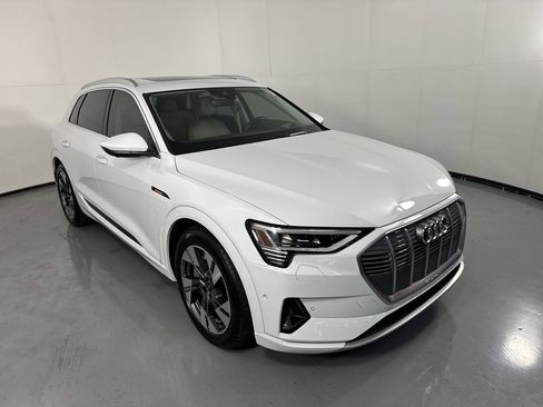 Used 2021 Audi e-tron Prestige w/ Prestige Package AWD/4WD image 33
