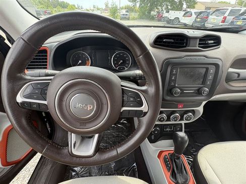 Used 2016 Jeep Renegade Latitude AWD/4WD image 9