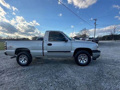 Used 2005 Chevrolet Silverado 1500 4x4 Regular Cab image 2