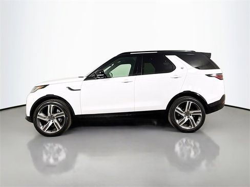 New 2026 Land Rover Discovery Dynamic SE image 8