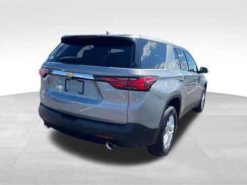 Used 2023 Chevrolet Traverse LS w/ Safety Package FWD image 5