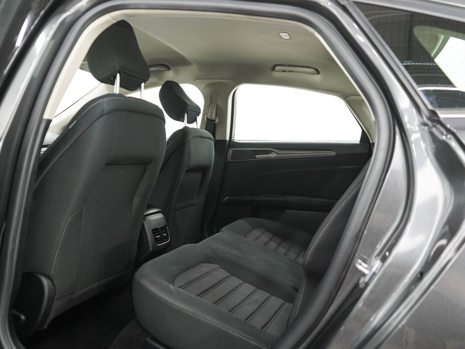 Used 2020 Ford Fusion SE AWD/4WD image 16