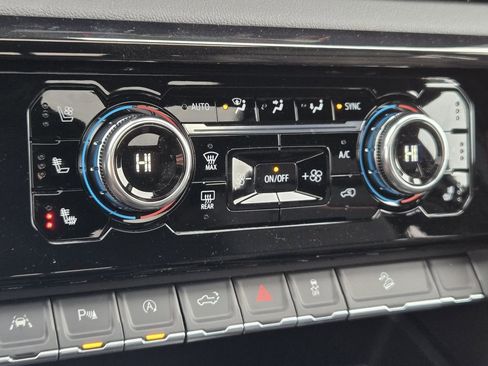 New 2026 GMC Sierra 1500 AT4 w/ AT4 Premium Package image 32