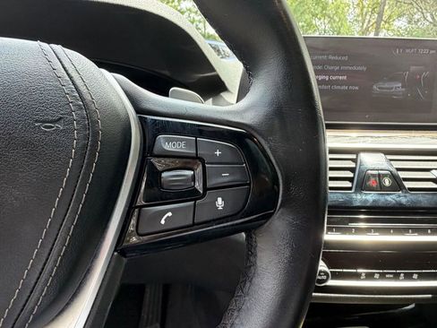 Used 2018 BMW 530e w/ Premium Package image 25