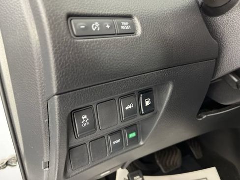 Used 2018 Nissan Rogue SV FWD image 30