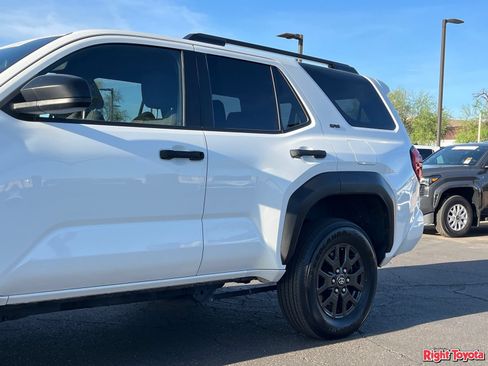 Certified 2025 Toyota 4Runner SR5 AWD/4WD image 10