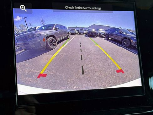 Used 2025 Jeep Grand Cherokee Altitude AWD/4WD image 19