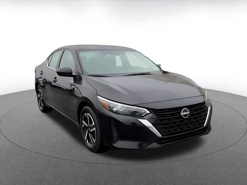 Used 2025 Nissan Sentra SV image 2