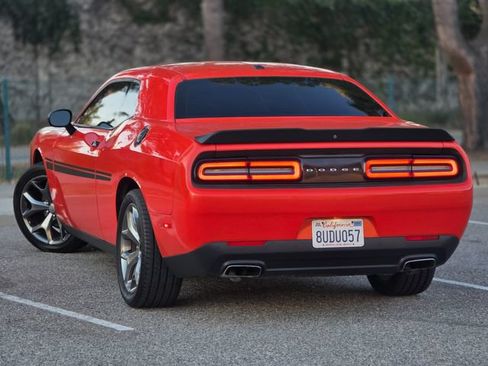 Used 2016 Dodge Challenger SXT w/ Driver Convenience Group RWD image 23