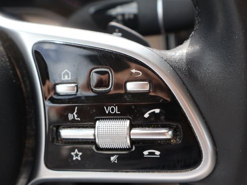 Used 2022 Mercedes-Benz GLC 300 image 32