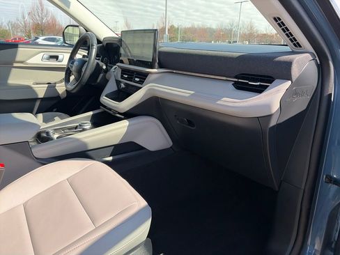 Used 2025 Ford Explorer Active w/ Active Comfort Package AWD/4WD image 12