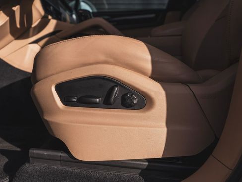 Used 2023 Porsche Cayenne image 27