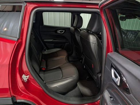 Used 2025 Jeep Compass Trailhawk AWD/4WD image 25