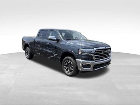 Used 2025 RAM 1500 Laramie w/ Off Road Group AWD/4WD image 4