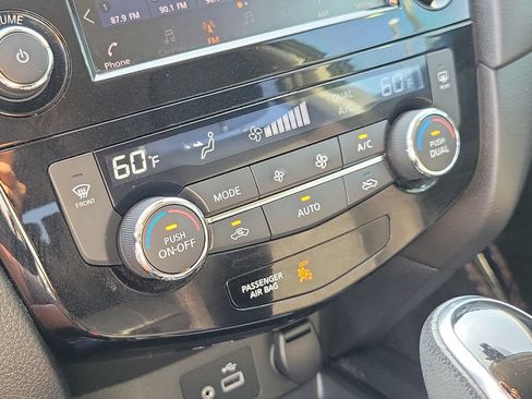 Certified 2020 Nissan Rogue SV FWD image 27