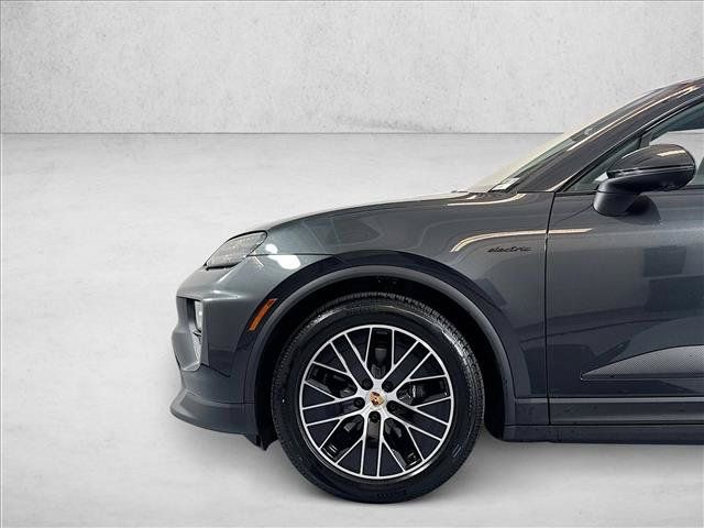 Certified 2026 Porsche Macan 4 Electric AWD/4WD image 28