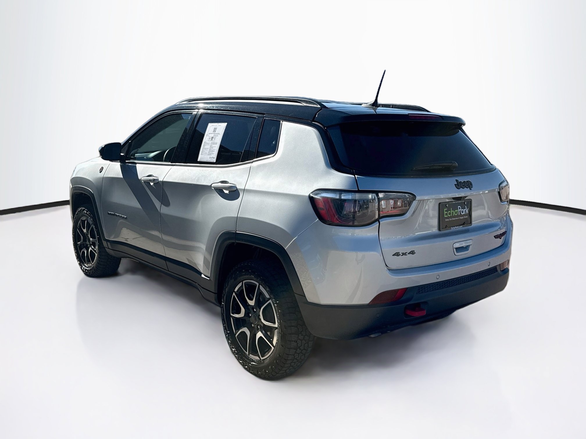 Used 2025 Jeep Compass Trailhawk AWD/4WD image 5