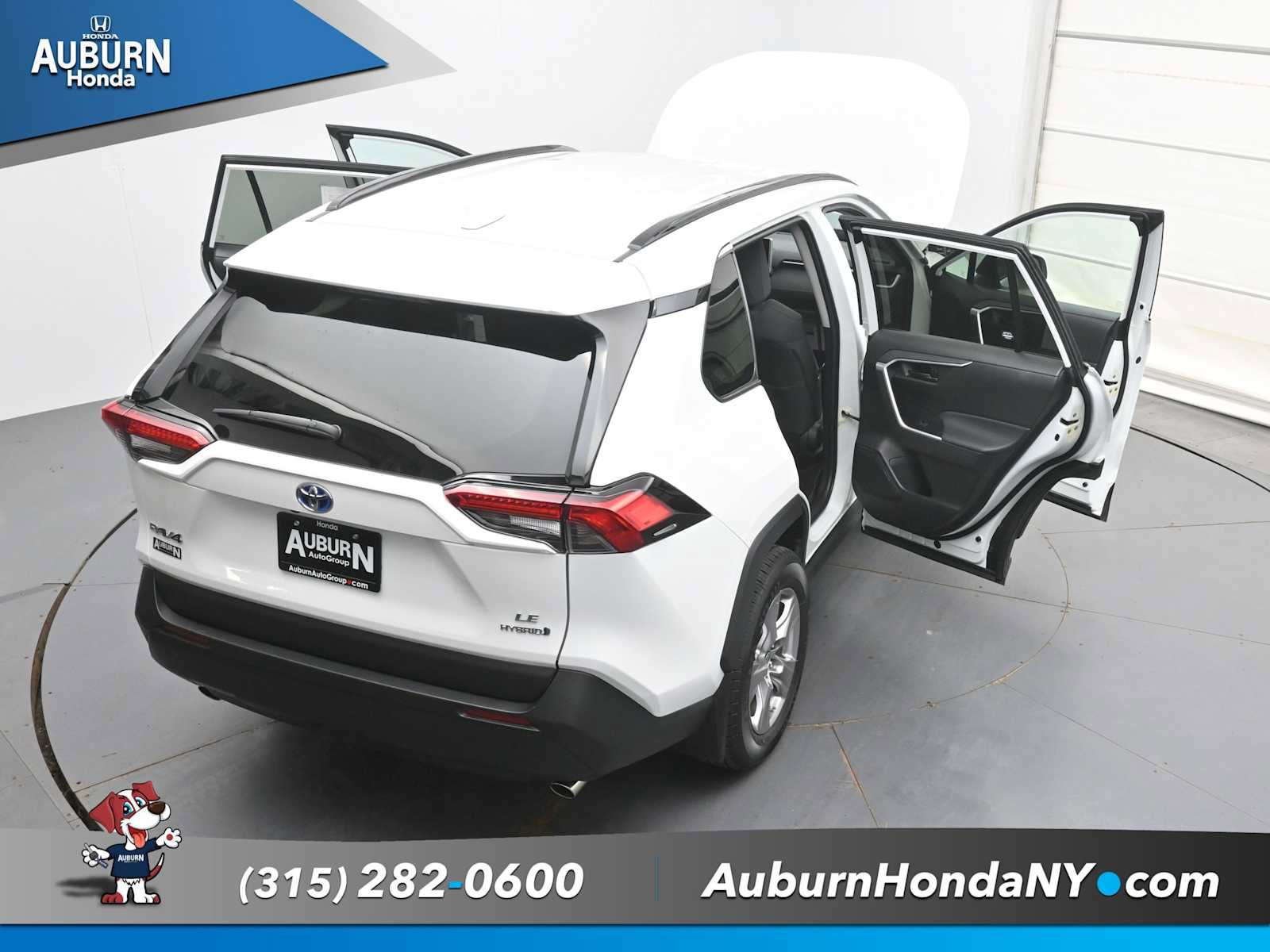 Used 2023 Toyota RAV4 LE AWD/4WD image 40
