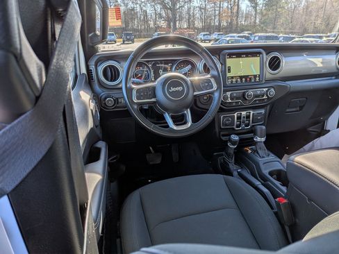 Used 2022 Jeep Wrangler Unlimited Sahara image 23