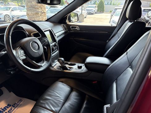 Used 2018 Jeep Grand Cherokee Limited AWD/4WD image 2