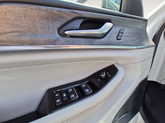 Used 2022 Jeep Grand Cherokee Overland AWD/4WD image 10