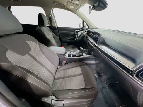 Certified 2025 Kia Sorento LX image 27