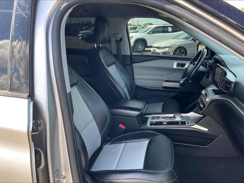 Used 2022 Ford Explorer XLT w/ Equipment Group 202A image 30