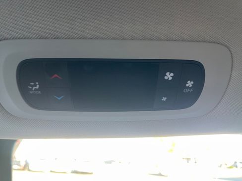 Used 2022 Chrysler Voyager LX image 21