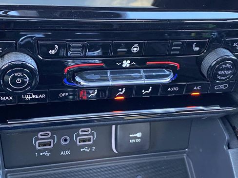 New 2025 Jeep Grand Cherokee Laredo image 13