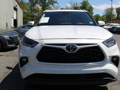 Used 2025 Toyota Highlander XLE AWD/4WD image 2