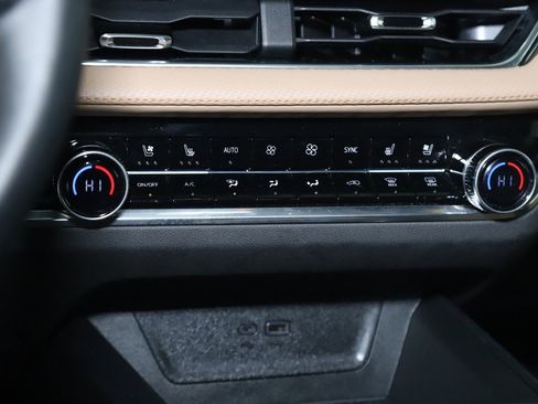 Used 2025 Chevrolet Equinox ACTIV w/ Safety and Technology Package image 26