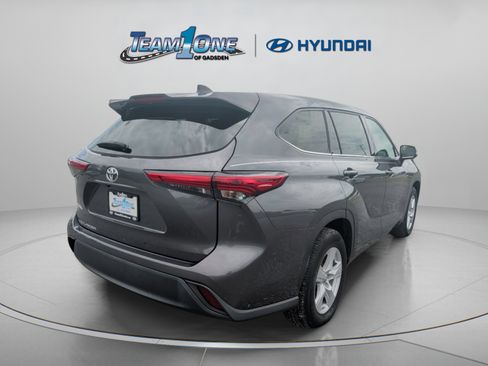 Used 2022 Toyota Highlander L FWD image 8