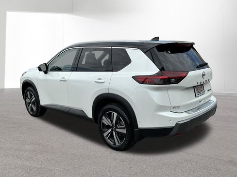 Used 2024 Nissan Rogue SL w/ SL Premium Package AWD/4WD image 5