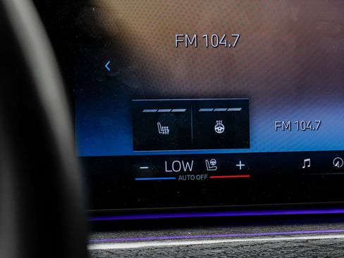 Used 2024 BMW 740i w/ Premium Package 2 image 39