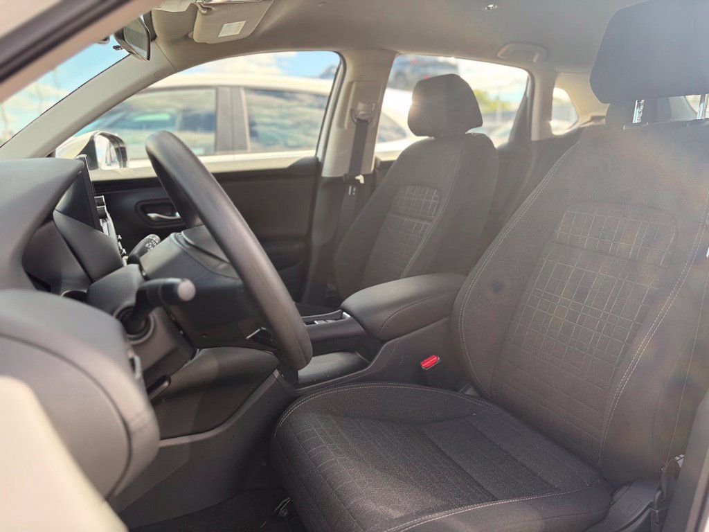 Used 2025 Honda HR-V LX image 17