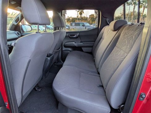 Used 2017 Toyota Tacoma TRD Sport image 15