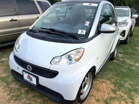 Used 2014 smart fortwo pure image 2