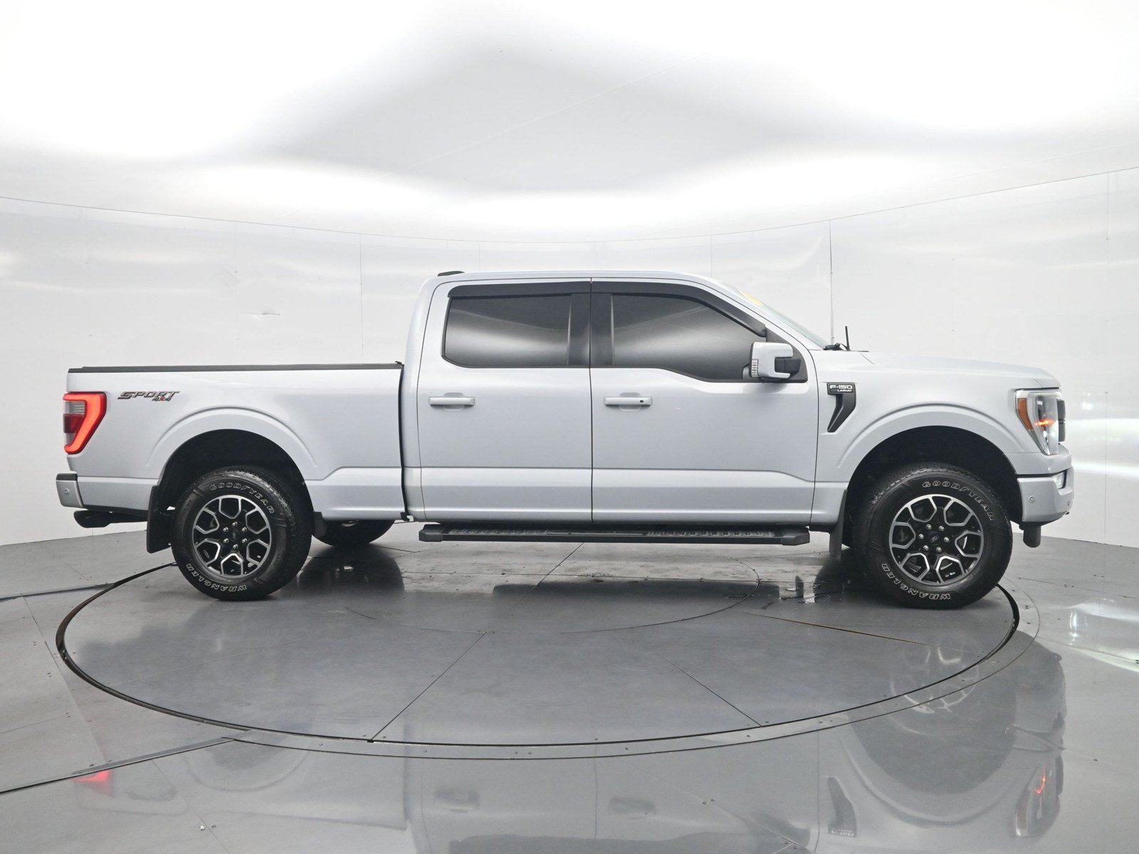 Used 2021 Ford F150 Lariat w/ Equipment Group 502A High AWD/4WD image 4