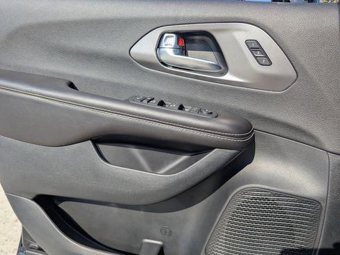 New 2026 Chrysler Pacifica Select FWD image 14