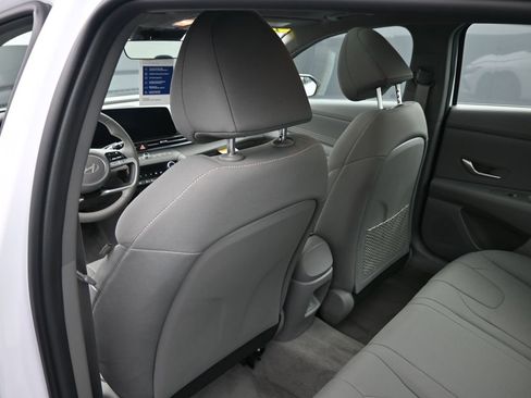 Certified 2025 Hyundai Elantra SEL image 25