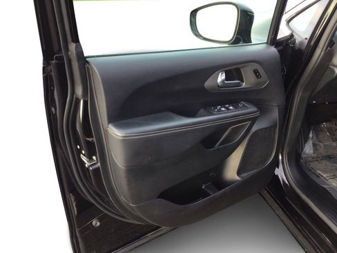 Used 2025 Chrysler Pacifica Select FWD image 20