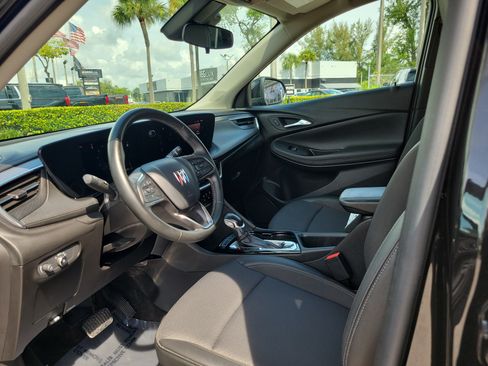 Used 2024 Buick Encore GX Preferred FWD image 11