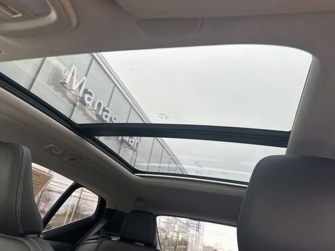 Certified 2025 Volvo XC40 B5 Plus image 27