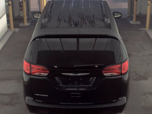 Used 2020 Chrysler Voyager Lxi FWD image 6
