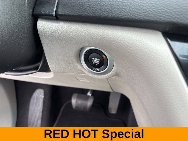 Used 2023 Chrysler Pacifica Touring-L FWD image 19